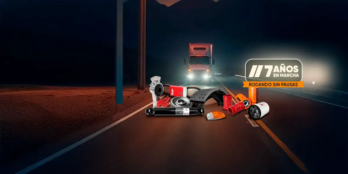 7 Años En Marcha, Rodando Sin Pausas con refacciones para camión en una carretera