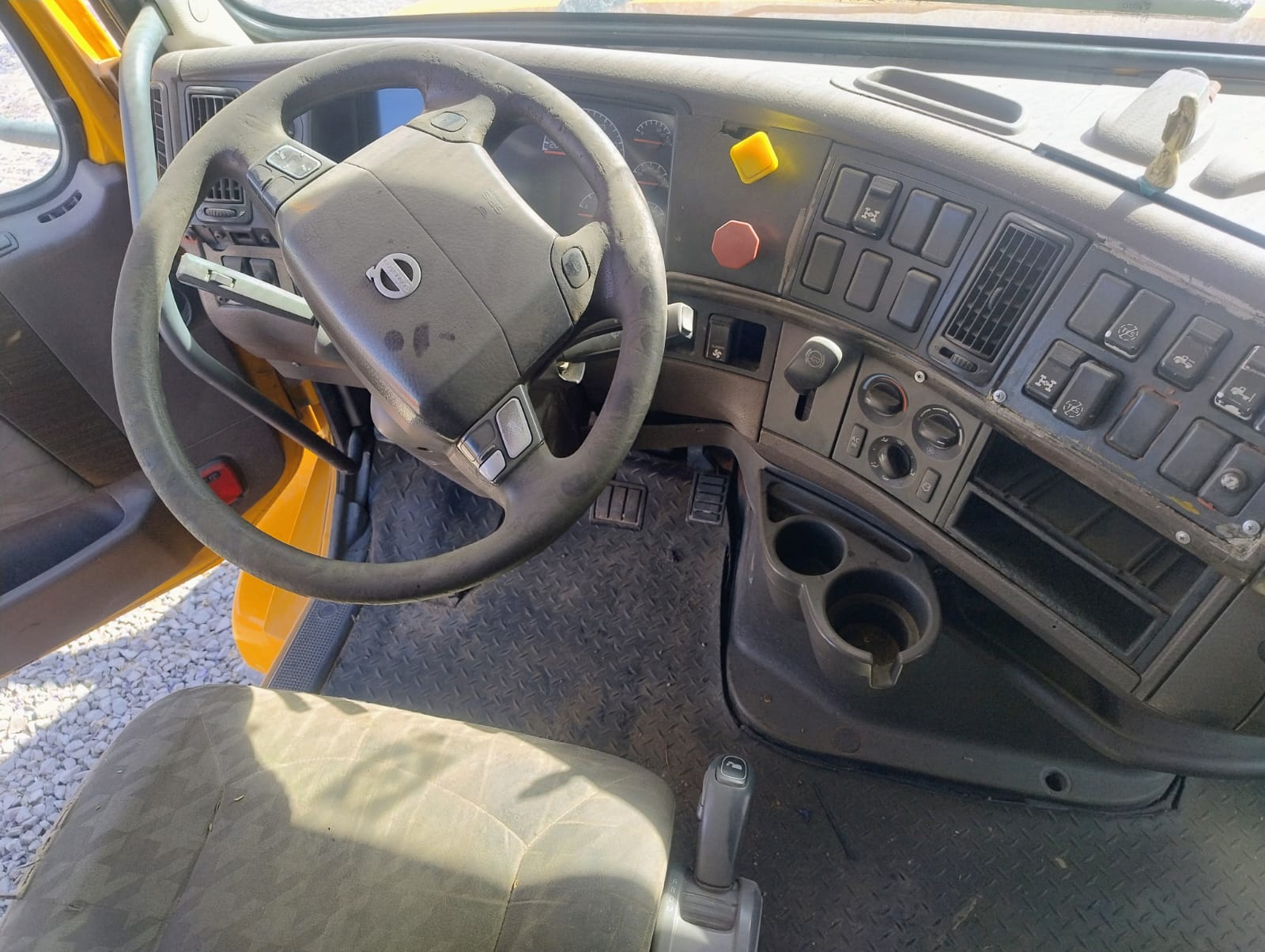 Camión Volvo VNL64T-630