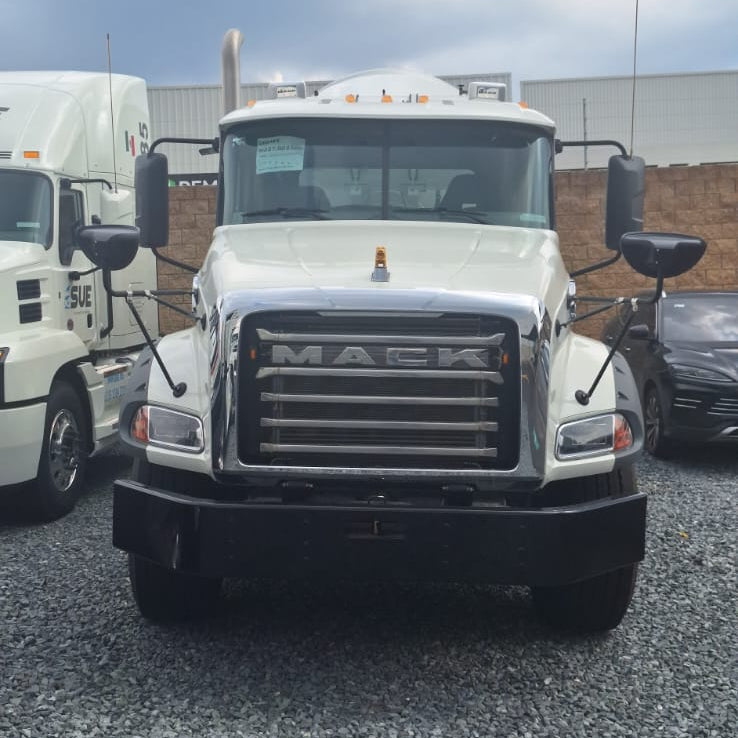 Tractocamión Granite 66K 2025 mezcladora 8m³