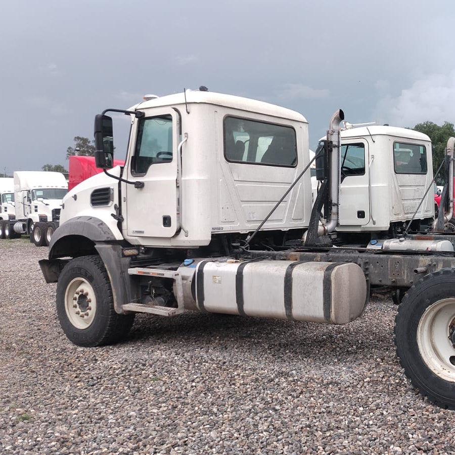 Vista frontal Mack Granite 81K