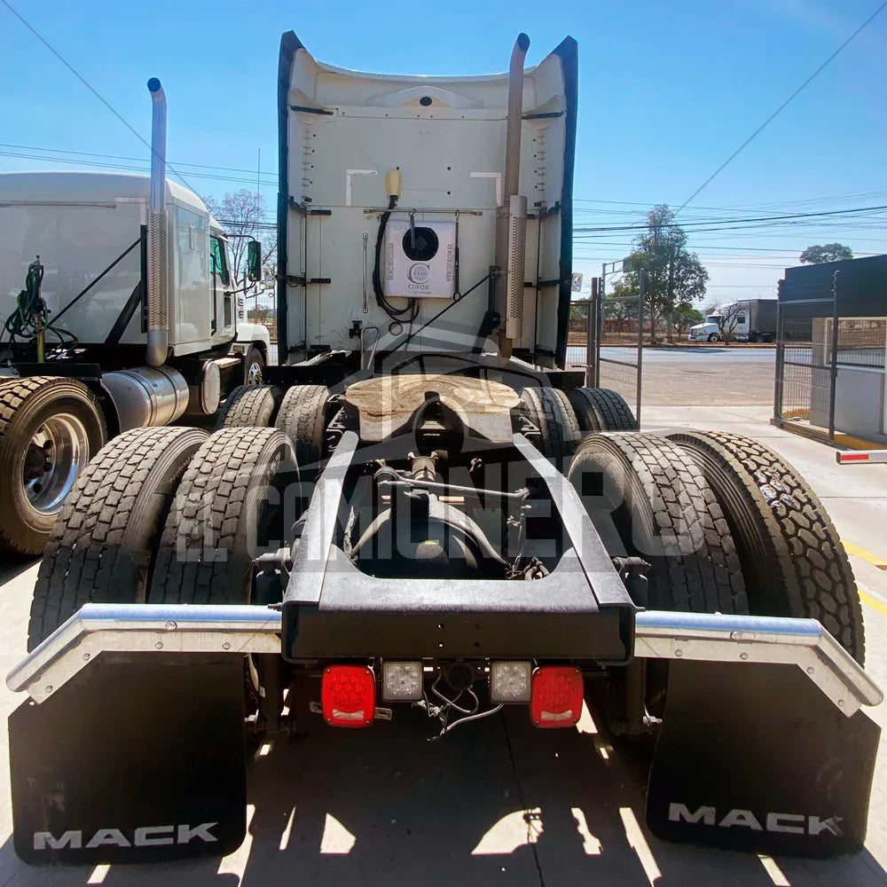 Tráiler seminuevo Mack Anthem con doble eje trasero
