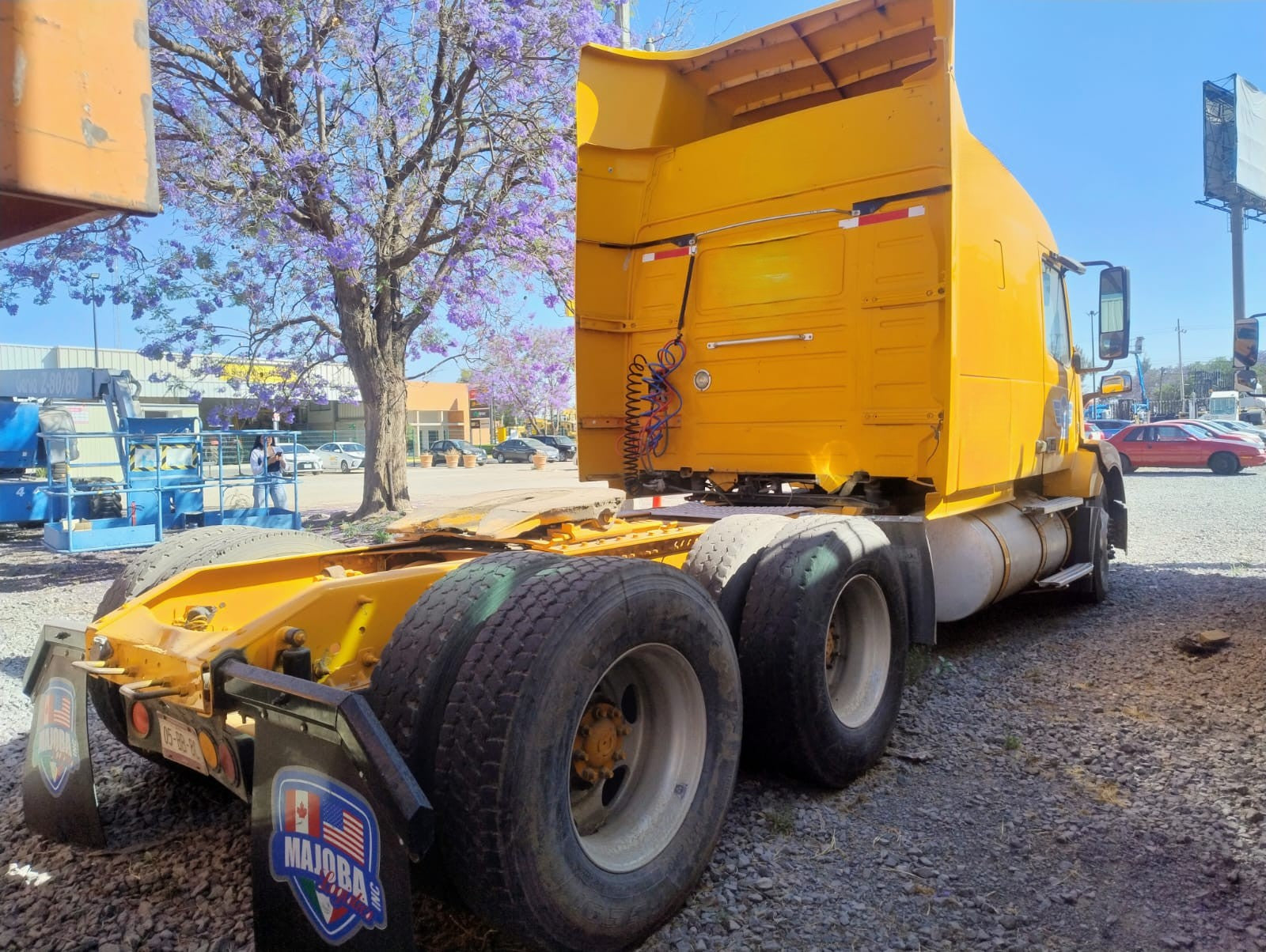 Camión Volvo VNL64T-630