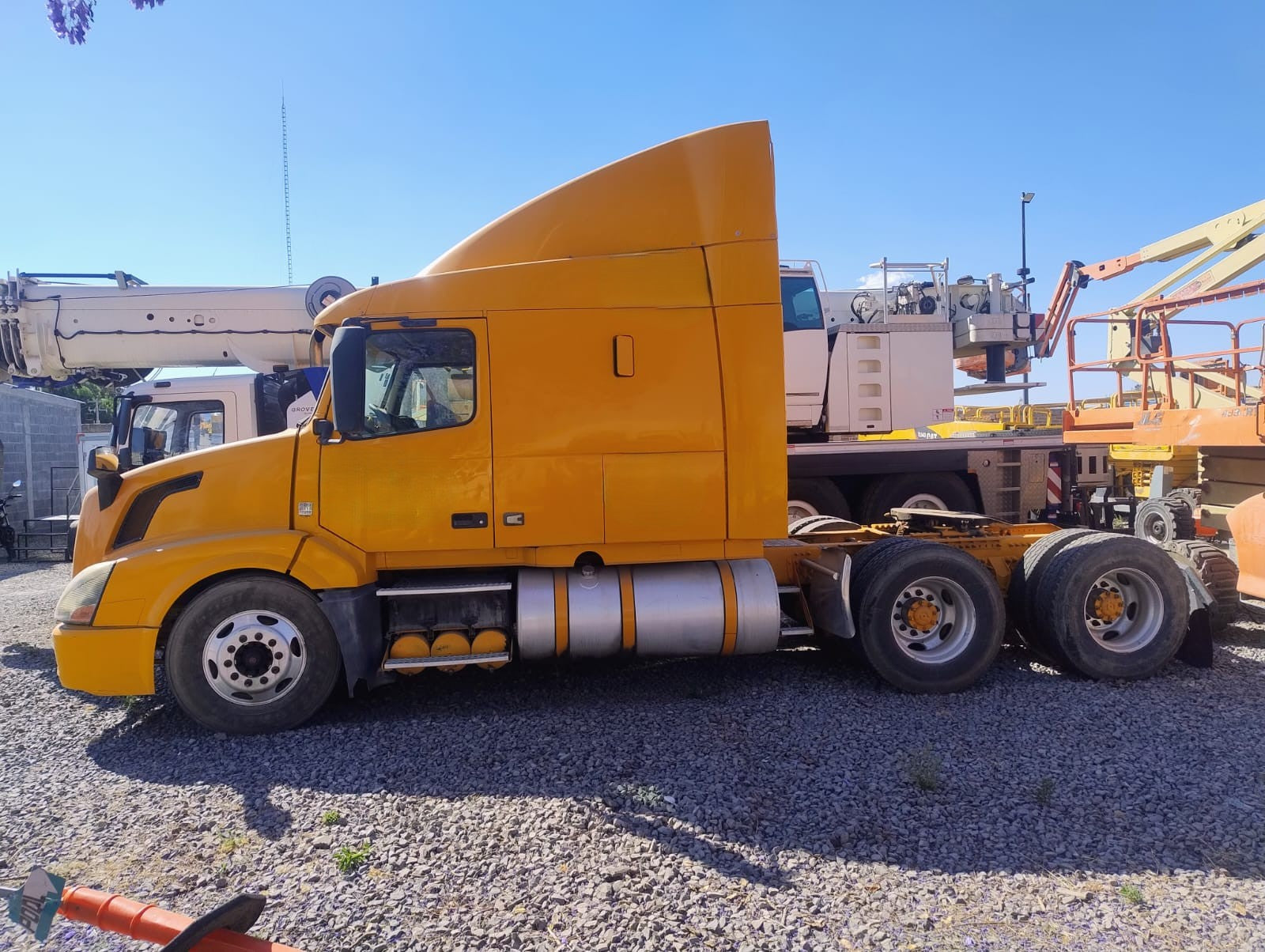 Camión Volvo VNL64T-630