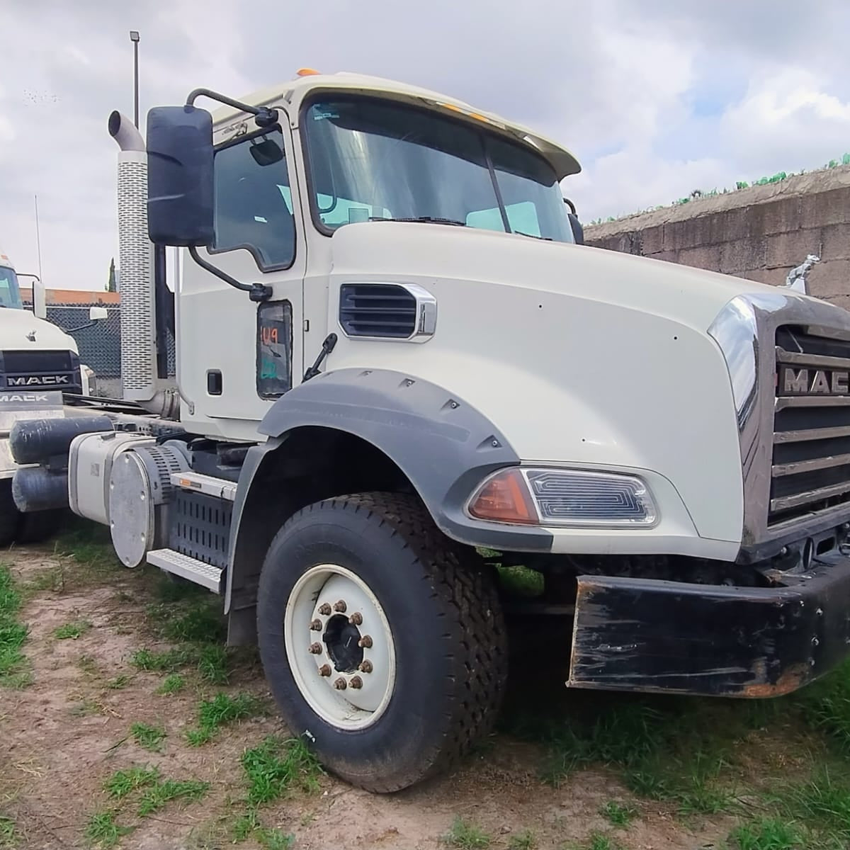 Camión Mack Granite 81K 2024 seminuevo en venta