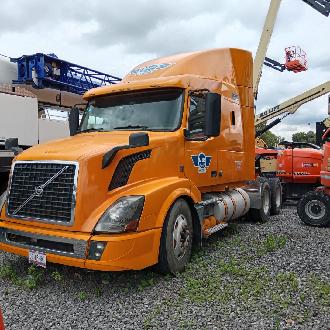 Tractocamión Volvo VNL64T-630 2015 en venta
